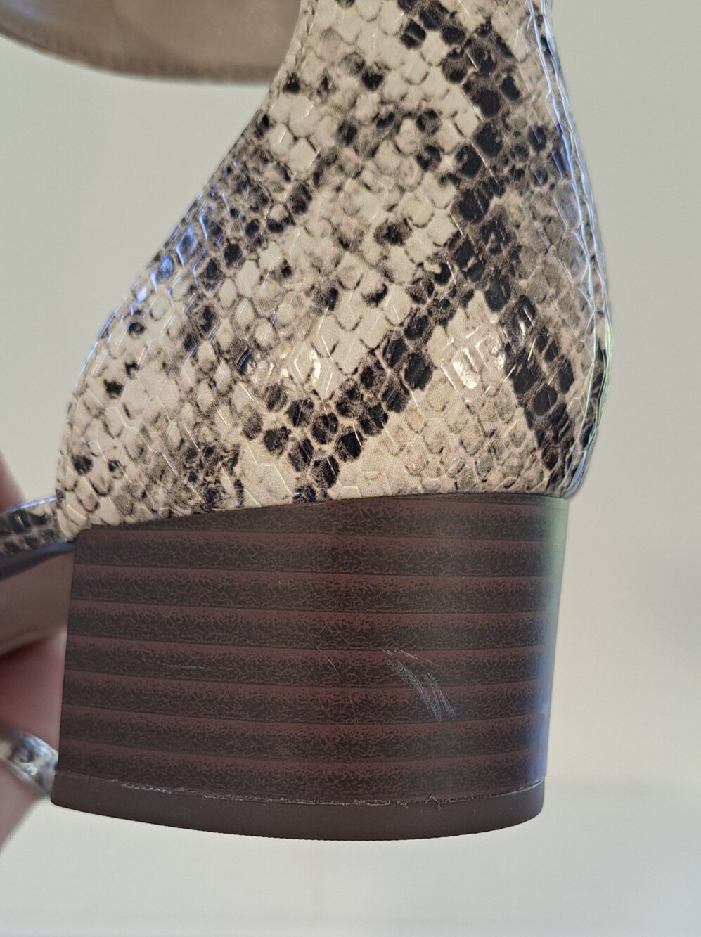 Clarks Ultimate Comfort Snakeskin Mobwife Classic Boho Block Heel Sandals 9.5. - Picture 8 of 10
